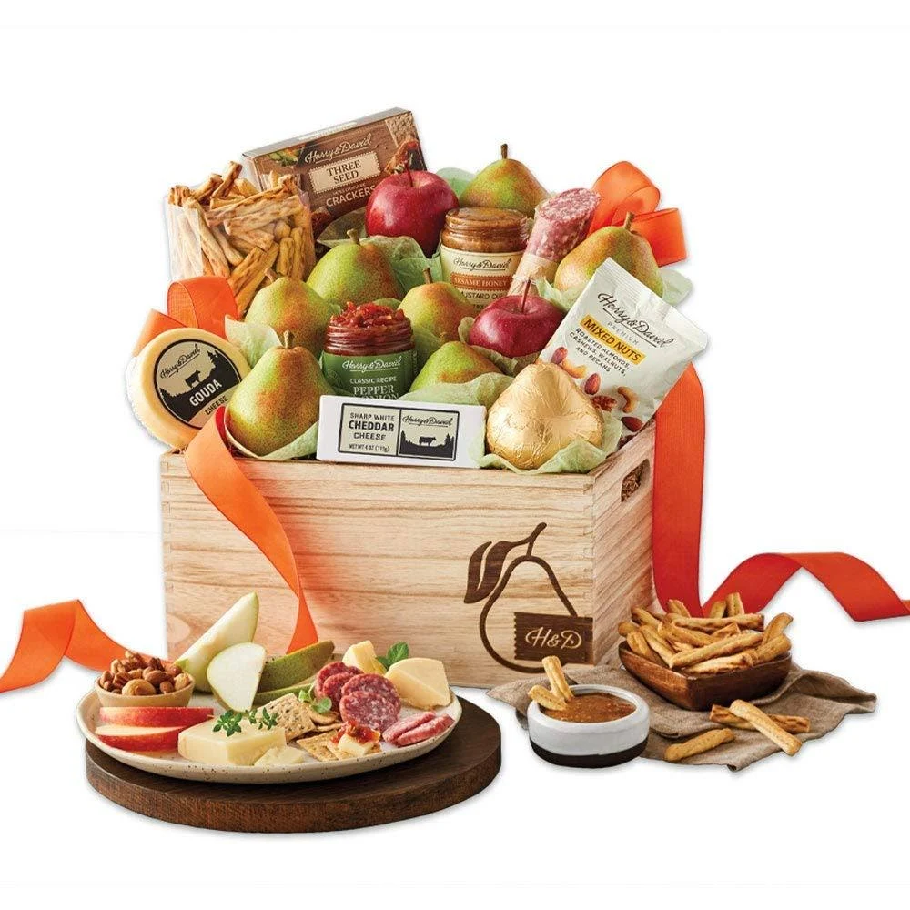 Harry & David Signature Pear, Nut, and Cheese Gift Basket - Grand