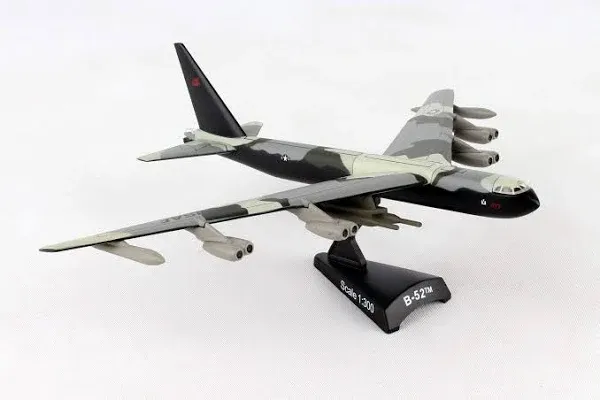 Daron Worldwide Trading B-52 Stratofortress Vehicle