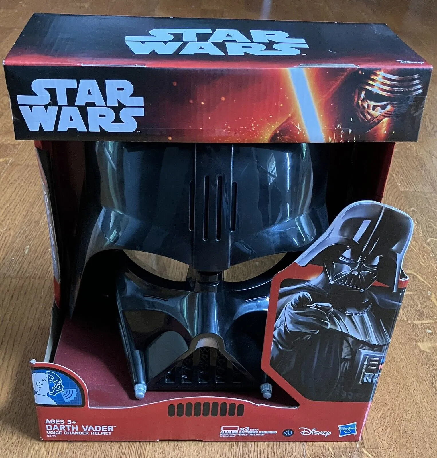 Hasbro Star Wars Empire Strikes Back Darth Vader Voice Changer Mask - New In Box