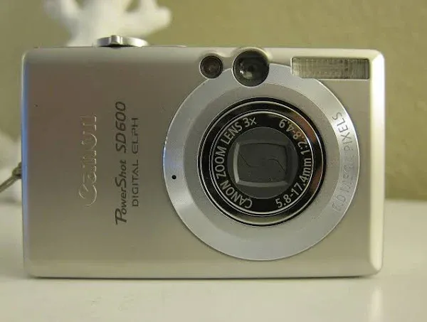 Canon PowerShot SD600 Digital Elph Camera