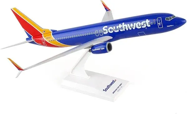 Skymarks SKR813 Southwest Boeing 737-800 N8642E Desk Top 1/130 Model Airplane