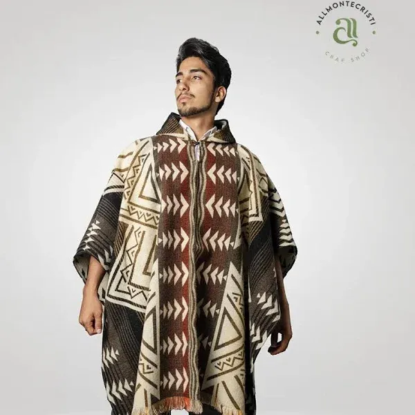 Alpaca ponchos for men and women | Handmade with the best baby alpaca wool material by Ecuadorian artisans.