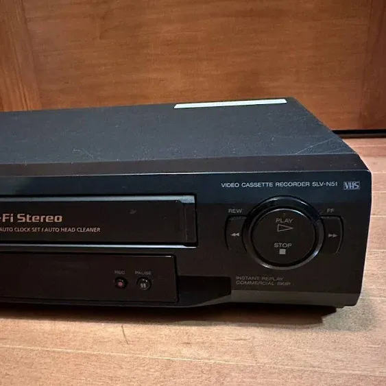 Sony Slv-n51 4-head Hi-fi Vcr Vhs Recorder + Remote & Cables & Manual